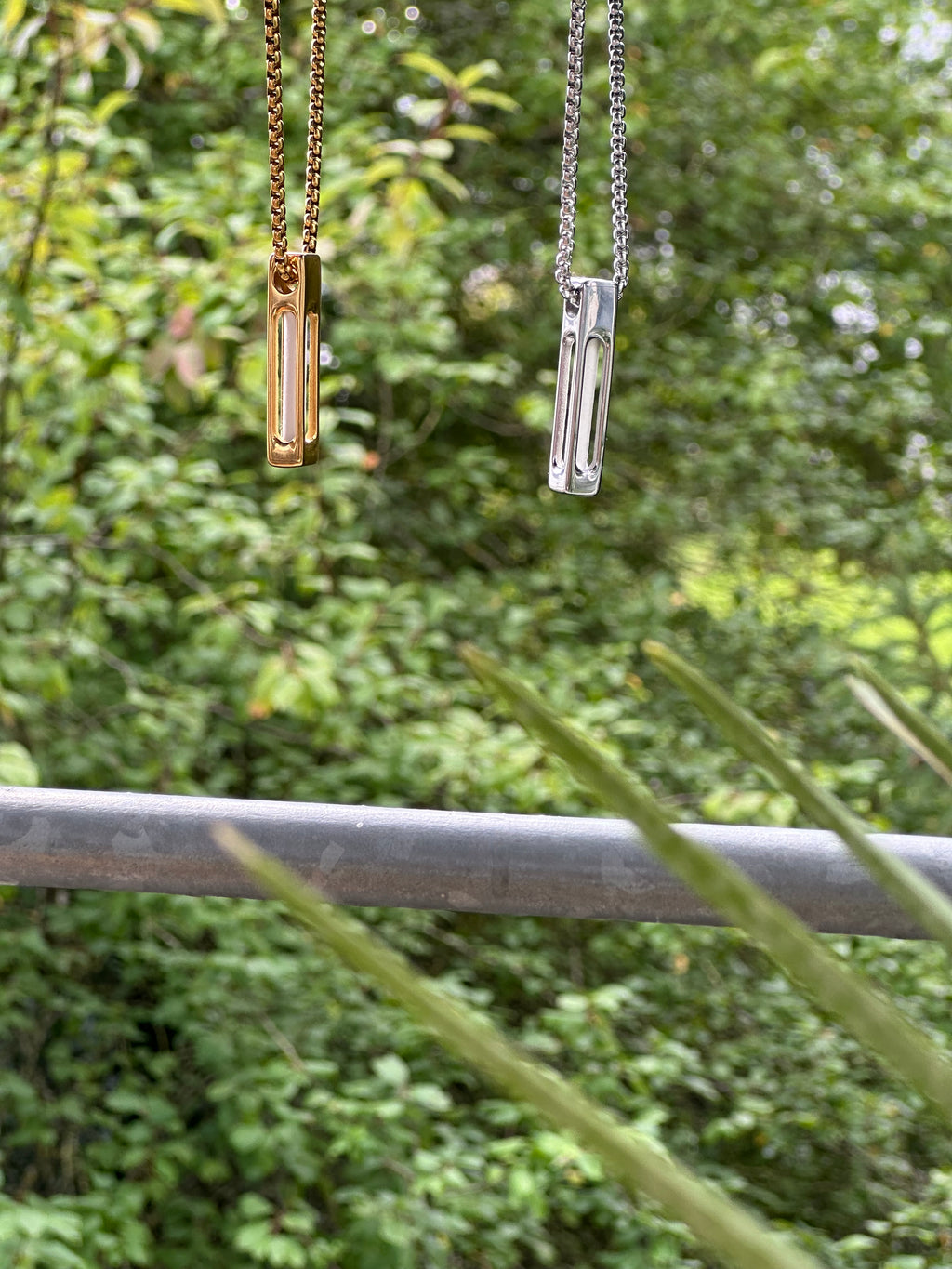 Kette Gold+Silber + Flasche mit 9 Pods